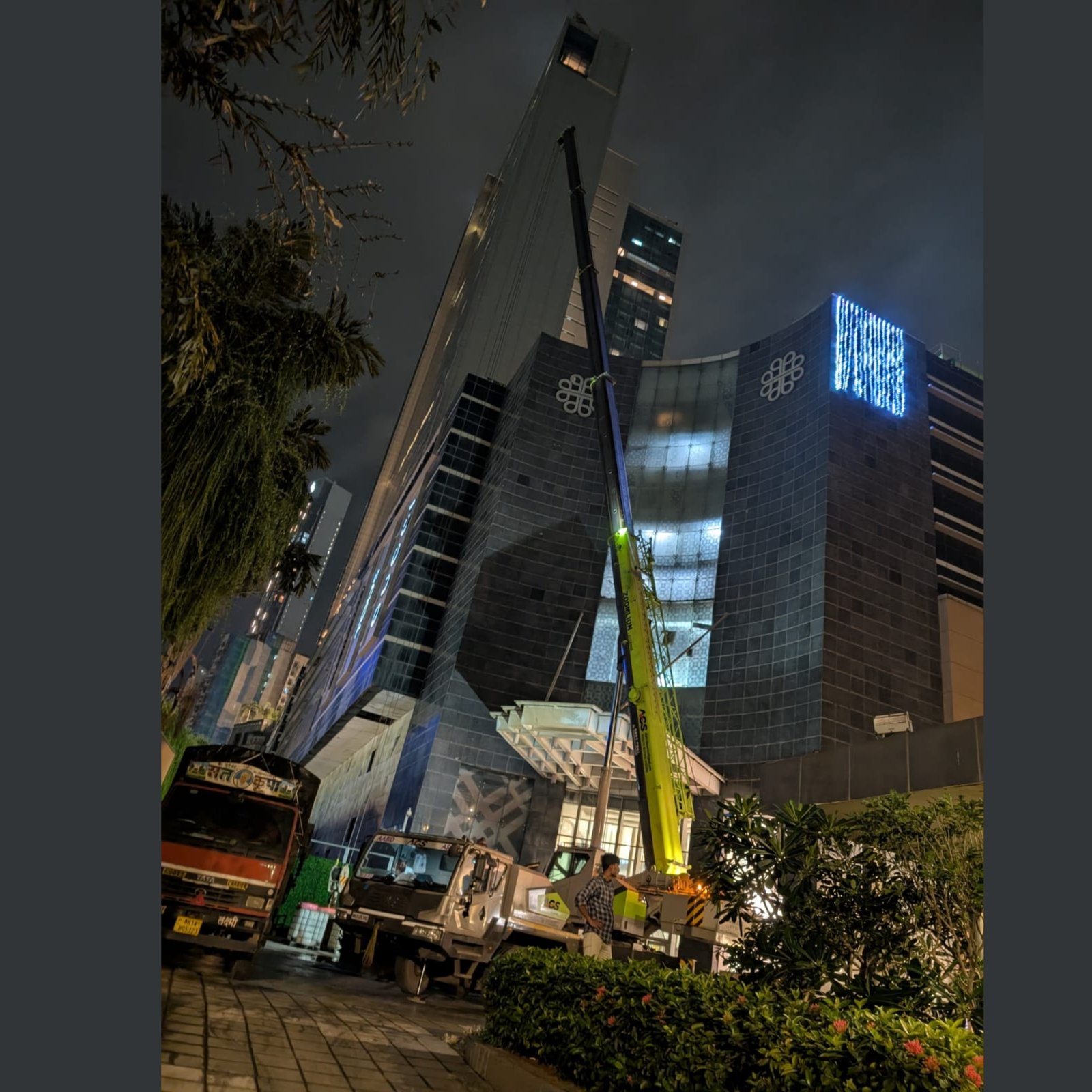 Crane Rental Service 4